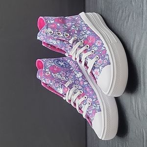 Converse High Top Brand new.